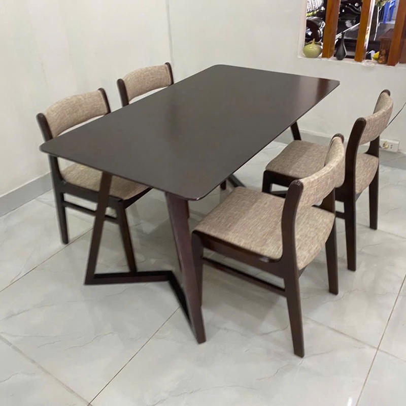 Bộ bàn ăn chân chữ V + 4 ghế Bella