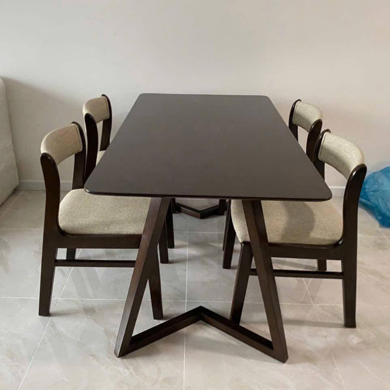 Bộ bàn ăn chân chữ V + 4 ghế Bella
