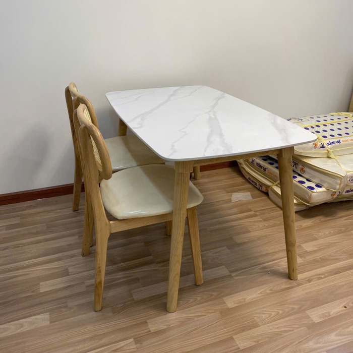 Bàn ăn mặt đá ceramic trắng vân mây