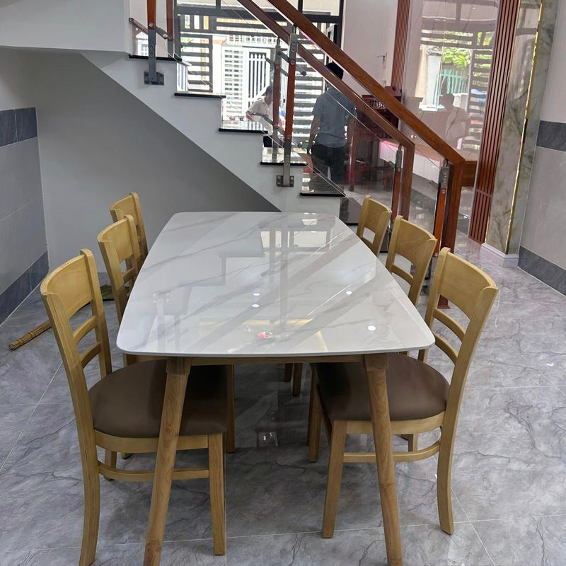 Bàn ăn mặt đá ceramic trắng vân mây