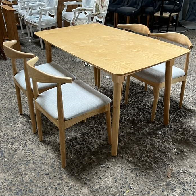 Bộ bàn ghế Bull 1m2 + 4 ghế