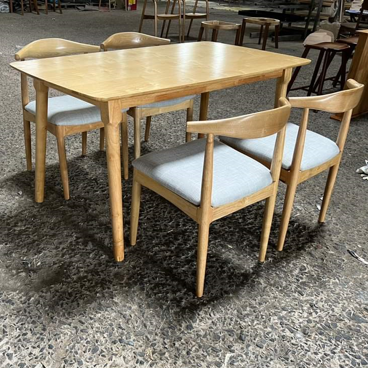 Bộ bàn ghế Bull 1m2 + 4 ghế