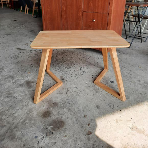 Bàn trà chân chữ V