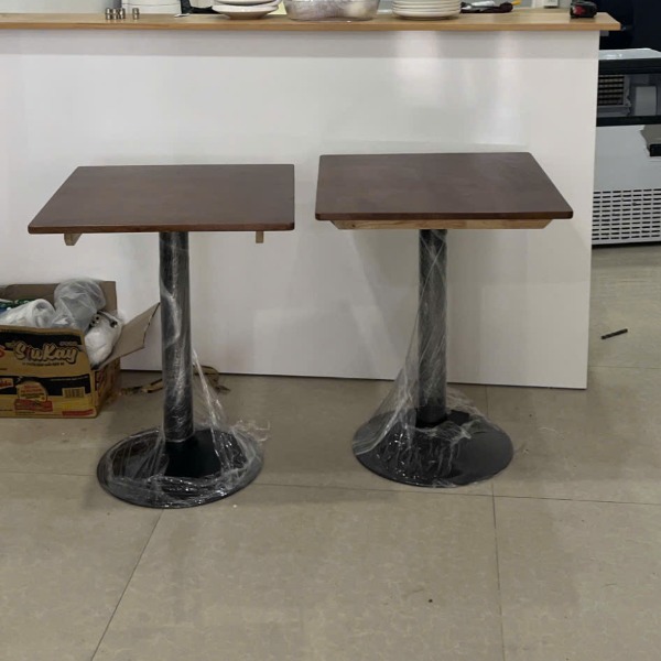 Bàn cafe chân sắt đế tròn