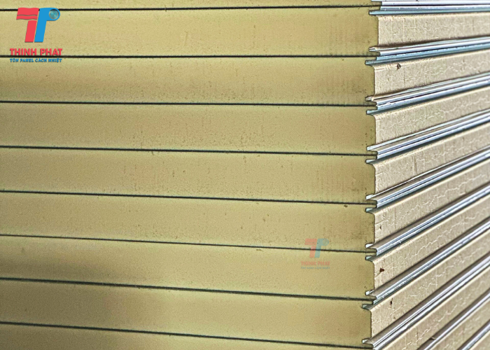 trần panel PU 6
