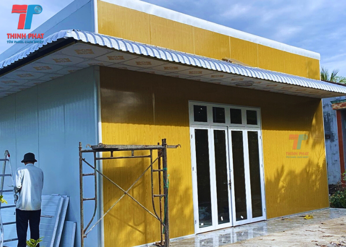 vách panel màu vân gỗ 8