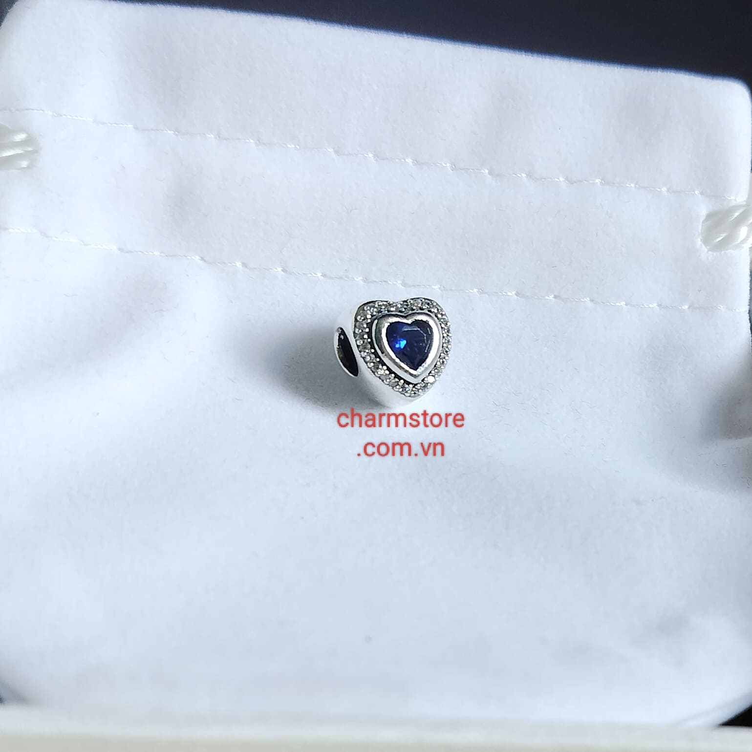 CHARM RADIANT ĐÁ TRẮNG NHÂN TIM ĐÁ XANH DƯƠNG