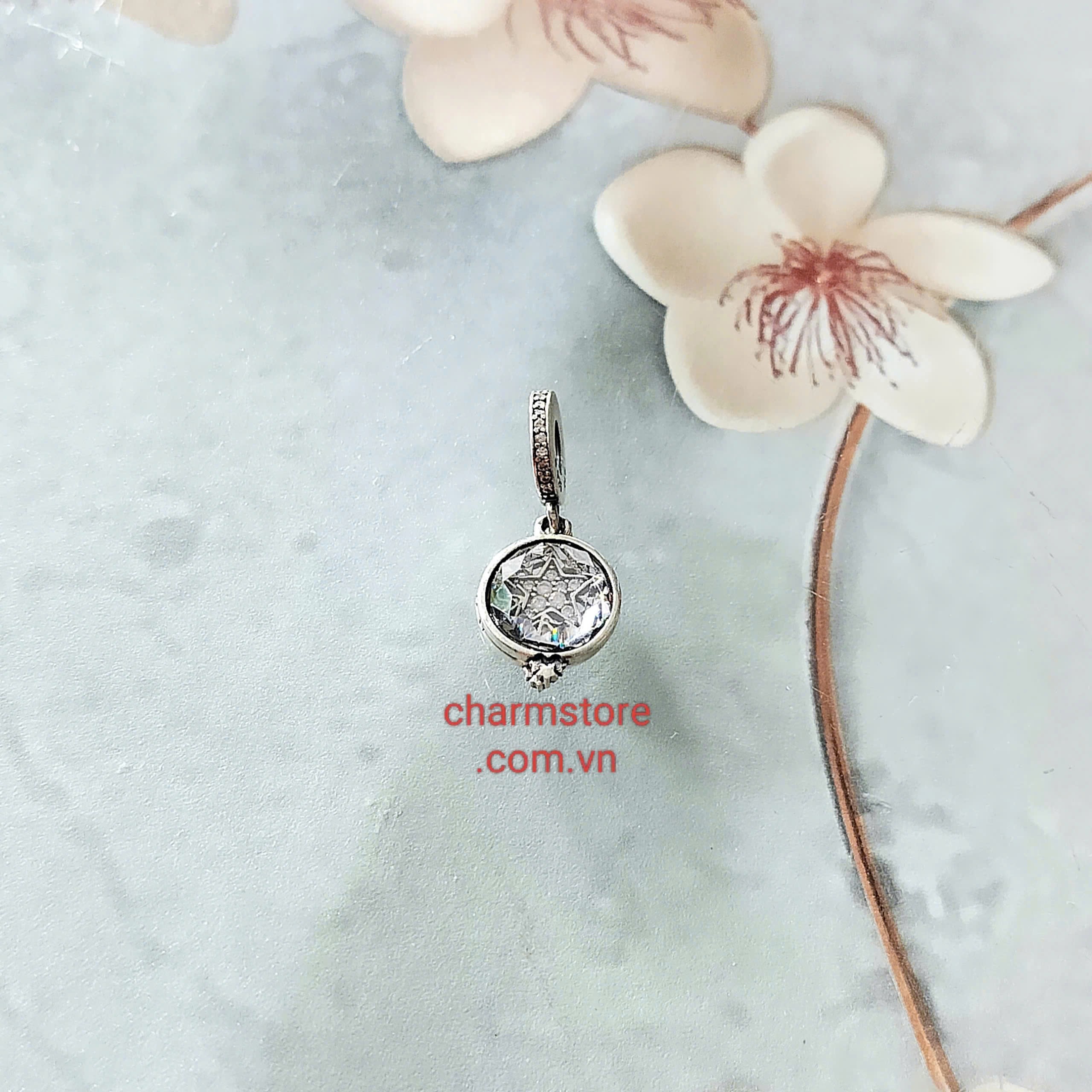 CHARM TREO ĐÔI TRÒN SAO MAY MẮN ĐÁ TRẮNG