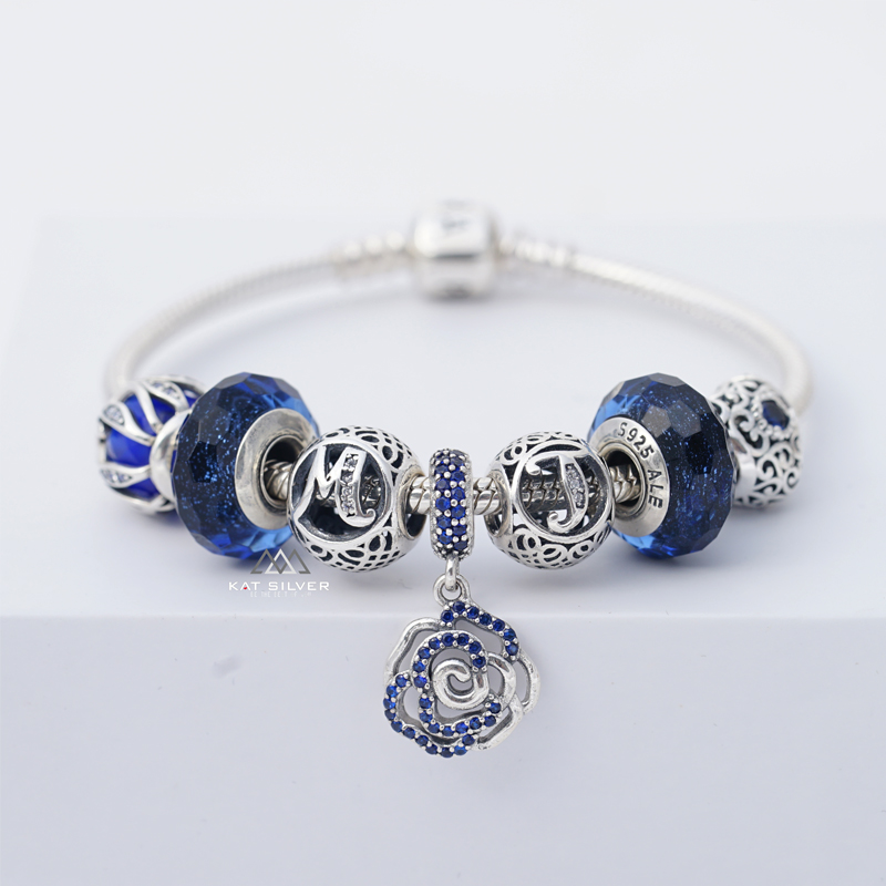 VÒNG CHARM HOA HỒNG XANH DƯƠNG