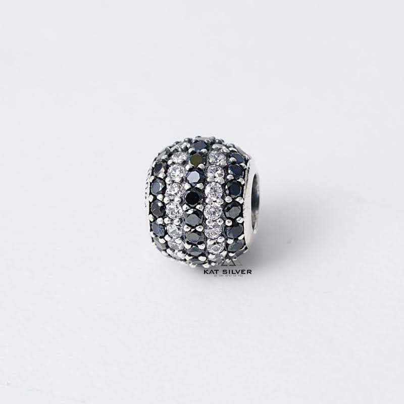 CHARM TRÒN SỌC ĐÁ TRẮNG ĐÁ ĐEN