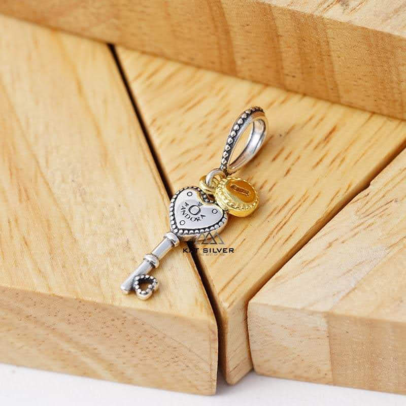 CHARM TREO CHÌA KHÓA 2 TONE