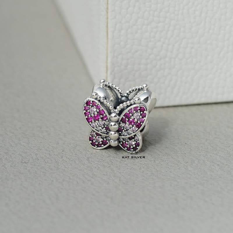 CHARM BƯỚM LẪN ĐÁ HỒNG SEN