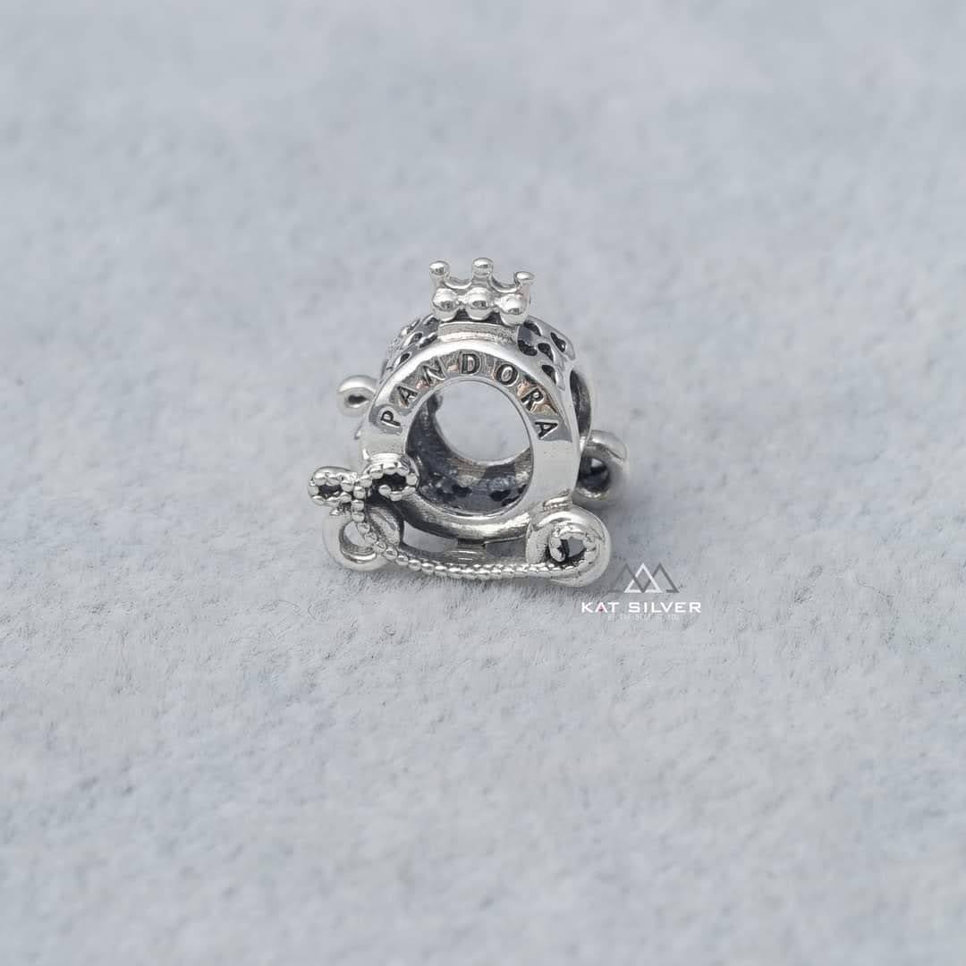 CHARM XE LỌ LEM TRẮNG