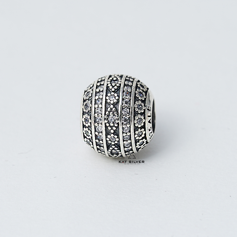CHARM TRÒN ĐÁ KÍN TRẮNG