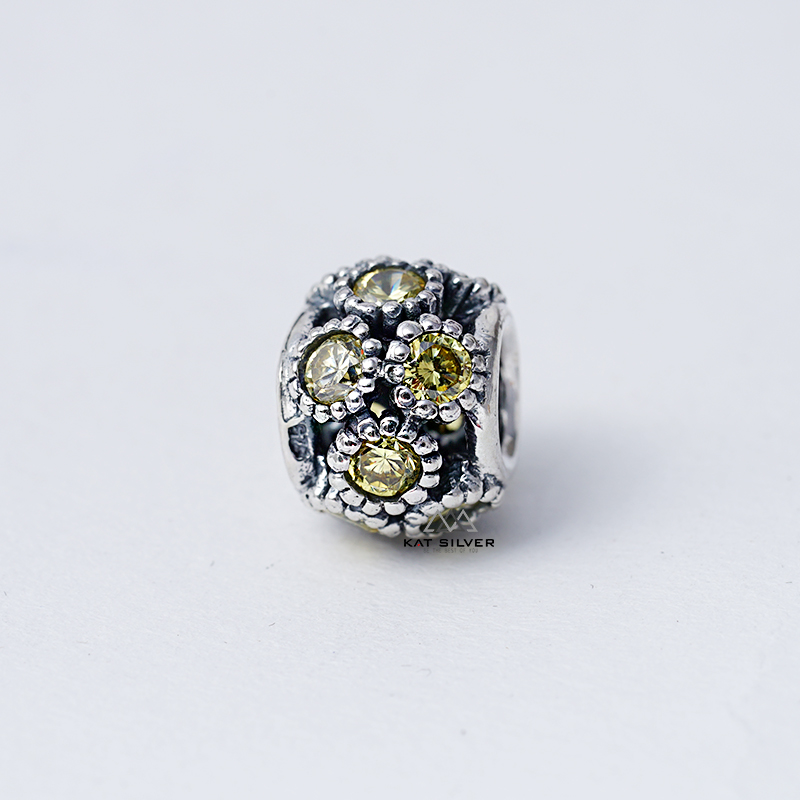 CHARM TRÒN HOA VĂN TRÒN ĐÁ VÀNG