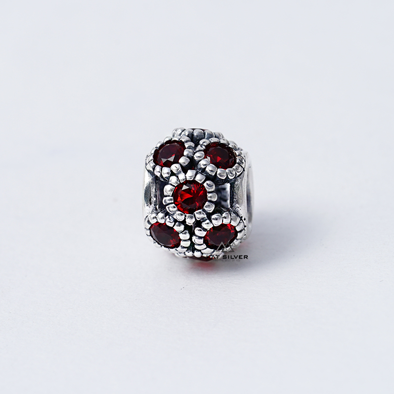 CHARM TRÒN HOA VĂN TRÒN ĐÁ ĐỎ