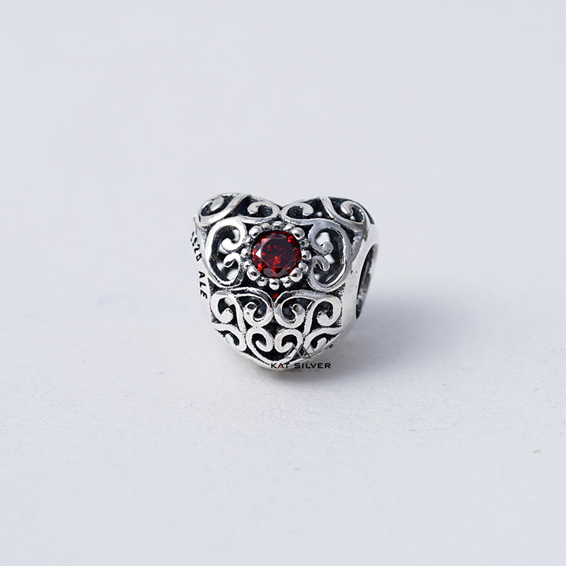 CHARM TIM THÁNG SINH NHÂN ĐỎ
