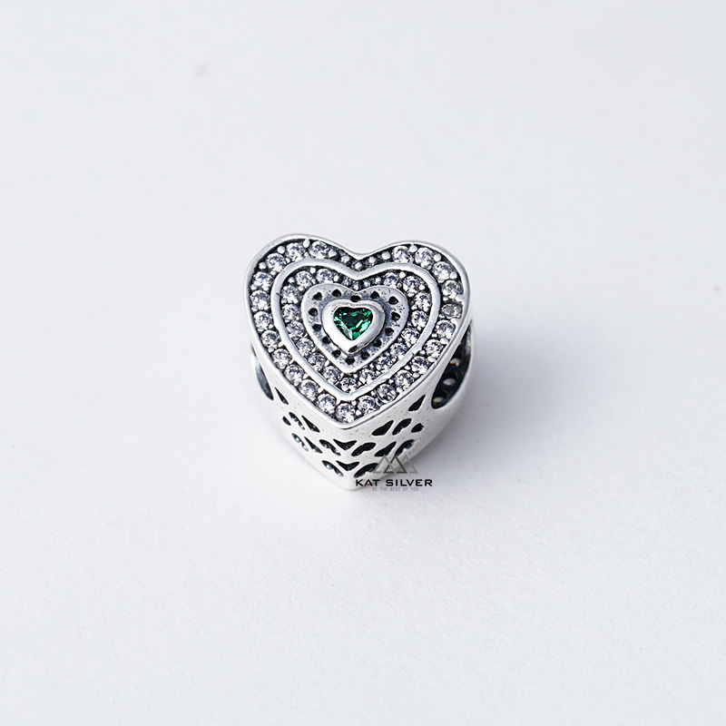 CHARM TIM ĐÁ TRẮNG NHÂN XANH LÁ
