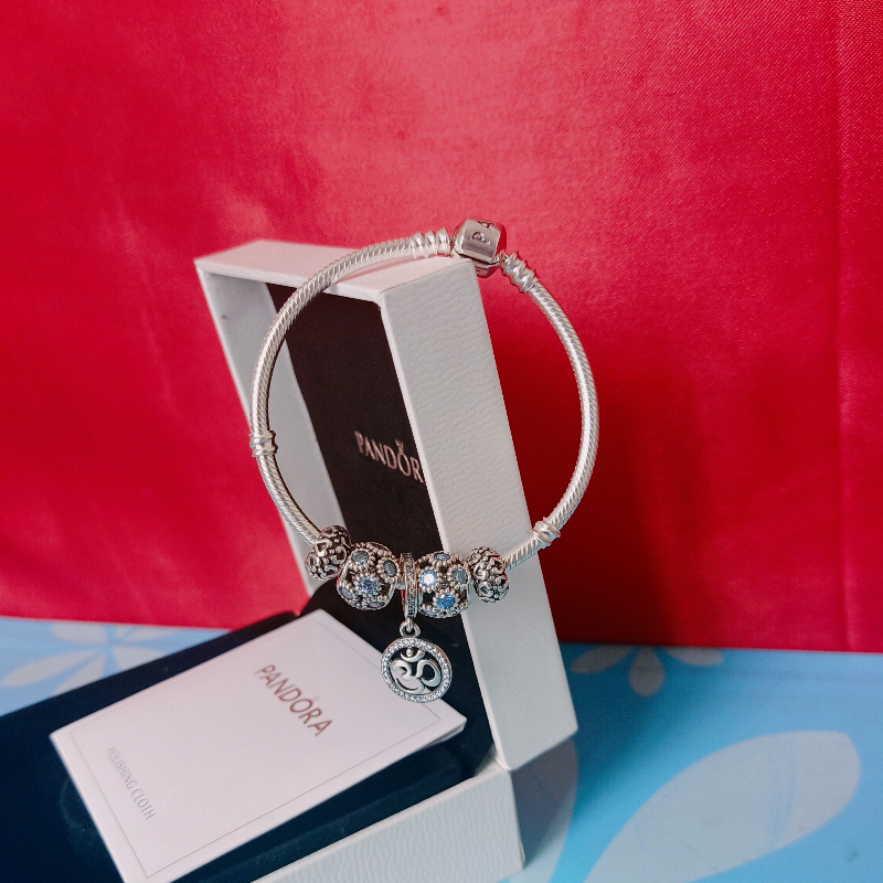 VÒNG CHARM TREO CHỮ OM