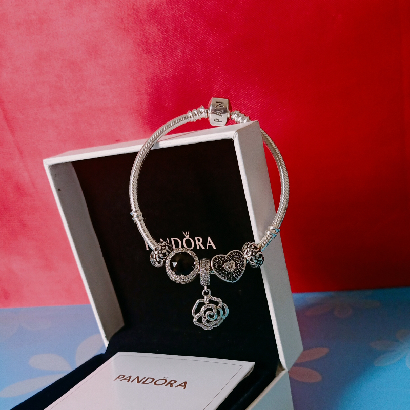 VÒNG CHARM HOA HỒNG TÌNH YÊU