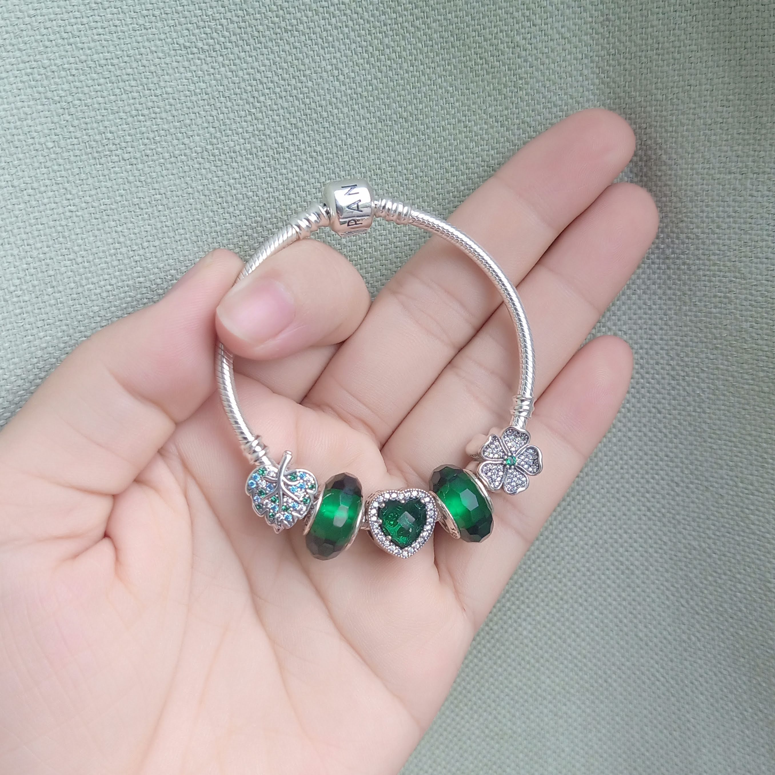 VÒNG CHARM TÌNH YÊU THIÊN NHIÊN XANH LÁ
