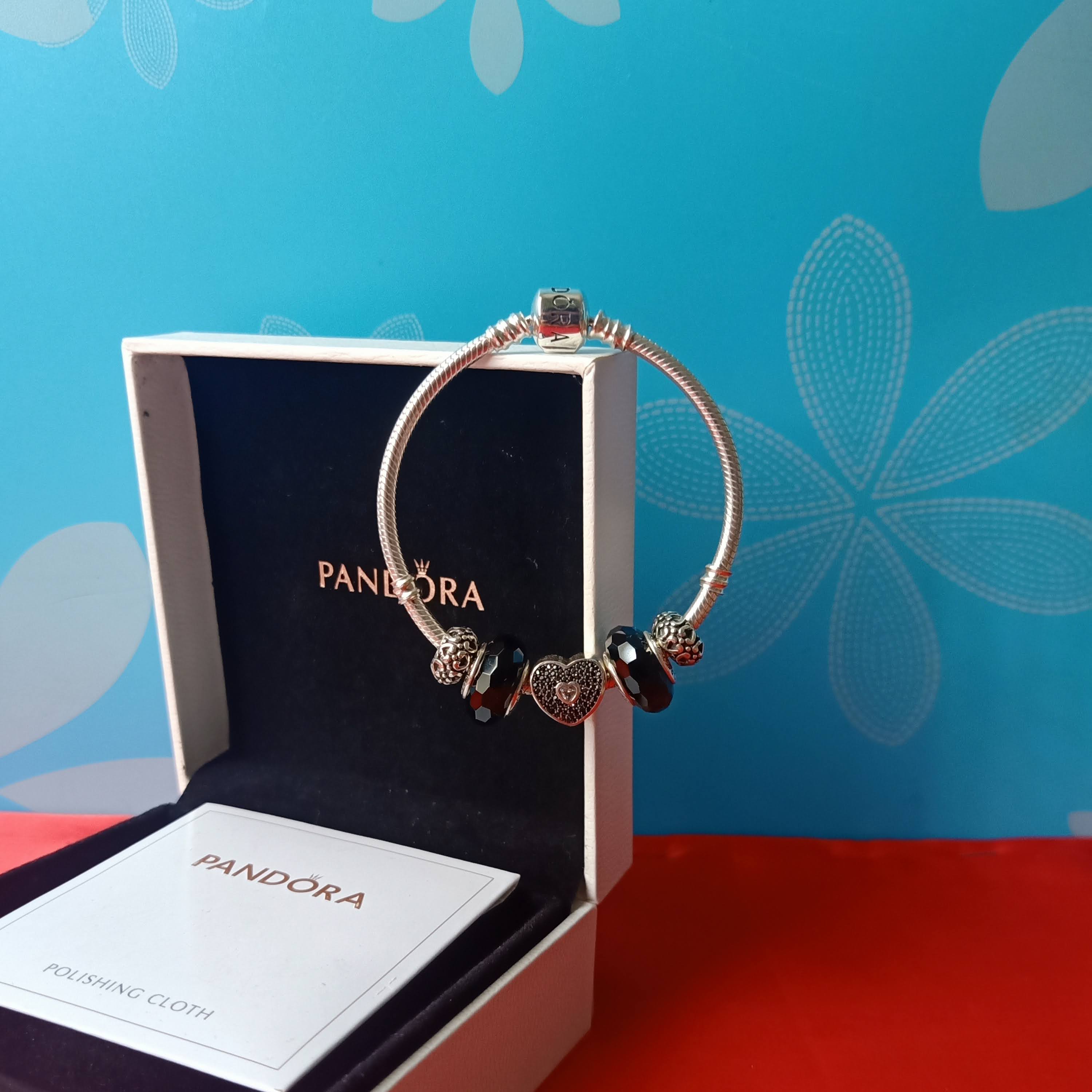 VÒNG CHARM MỆNH THỦY TRÁI TIM ĐÁ ĐEN