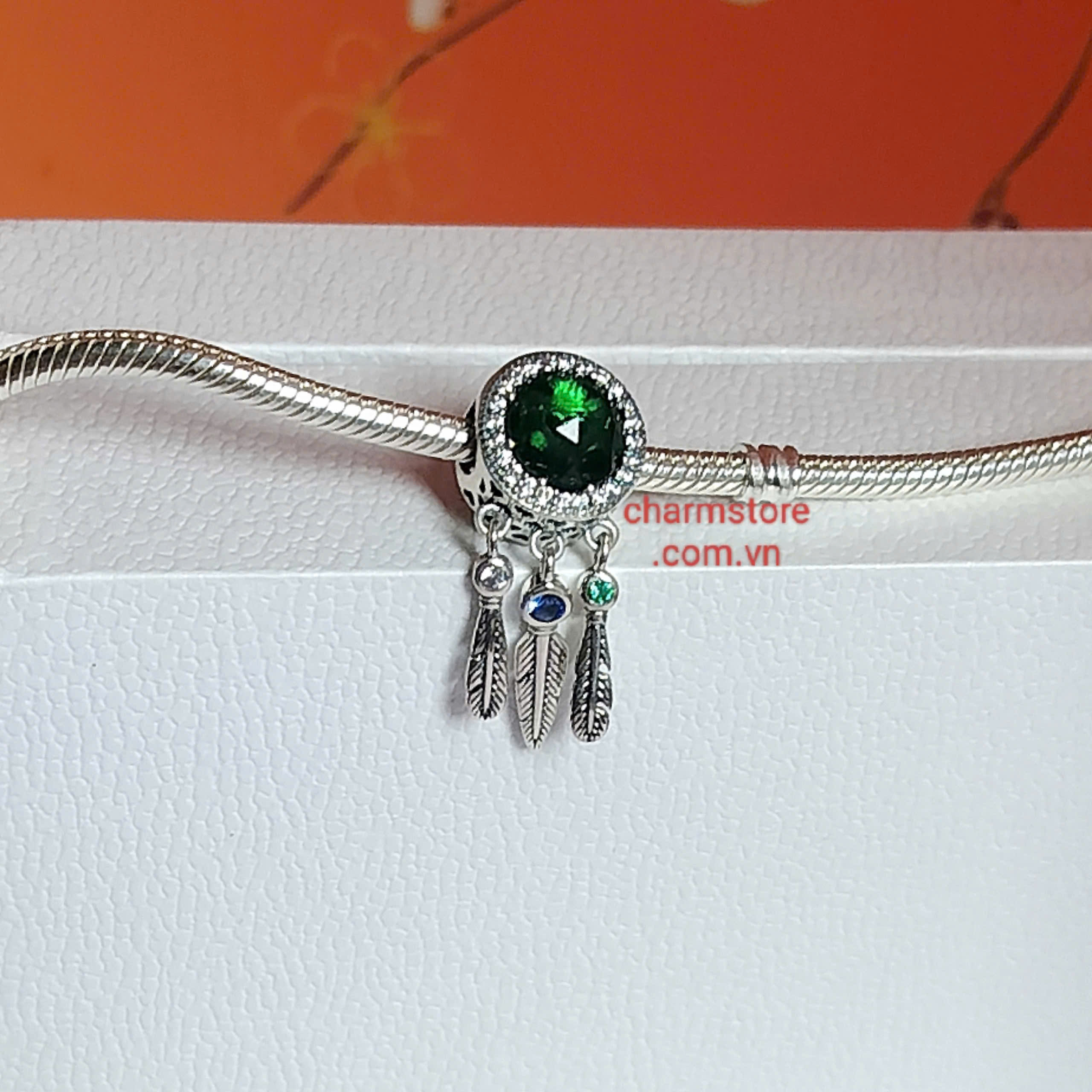 CHARM RADIANT TRÒN XANH LÁ TREO CÁNH MÀU