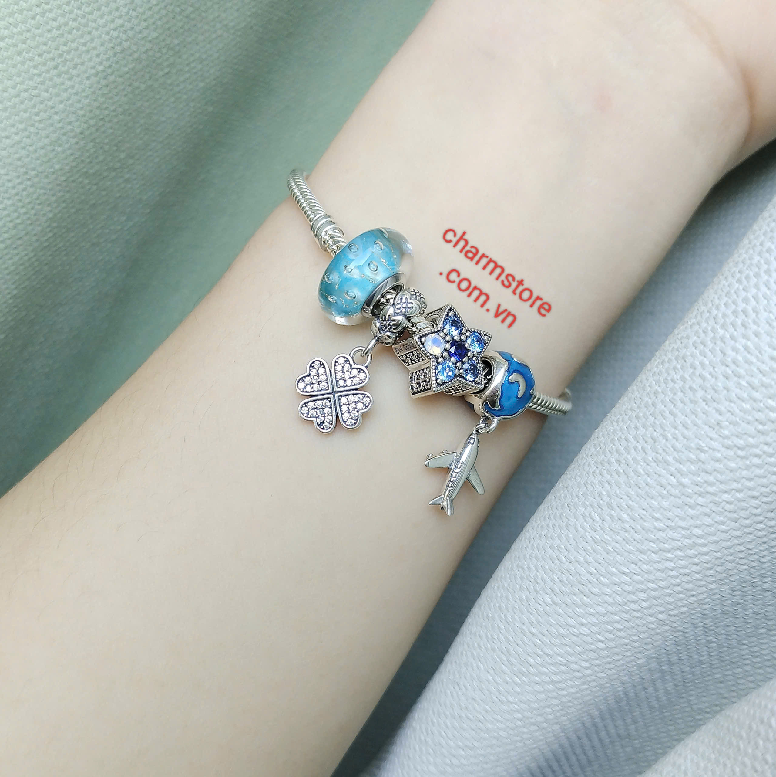 VÒNG CHARM MAY MẮN ĐÁ XANH TREO CỎ 4 LÁ MAY MẮN ĐÁ TRẮNG