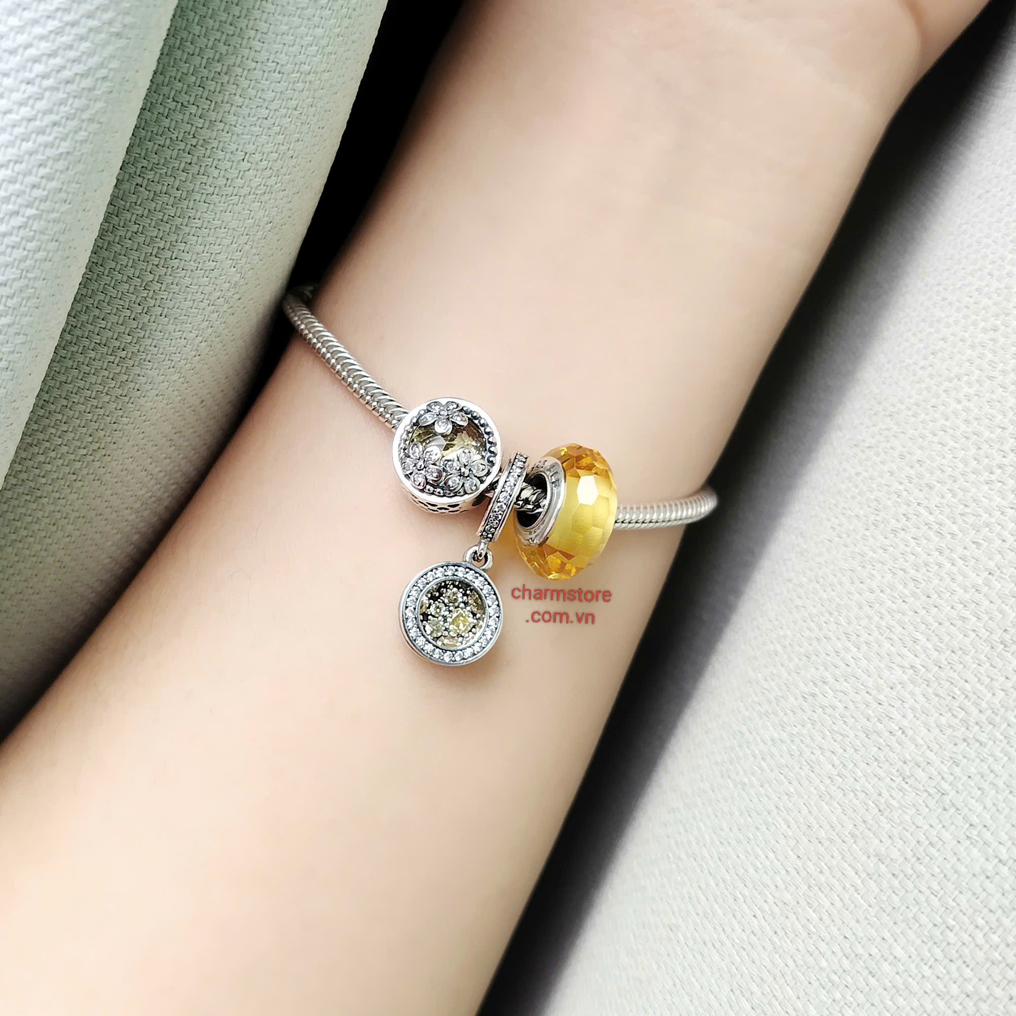 VÒNG CHARM ĐÔI TRÒN TY BẤT TỬ MIX RADIANT HOA