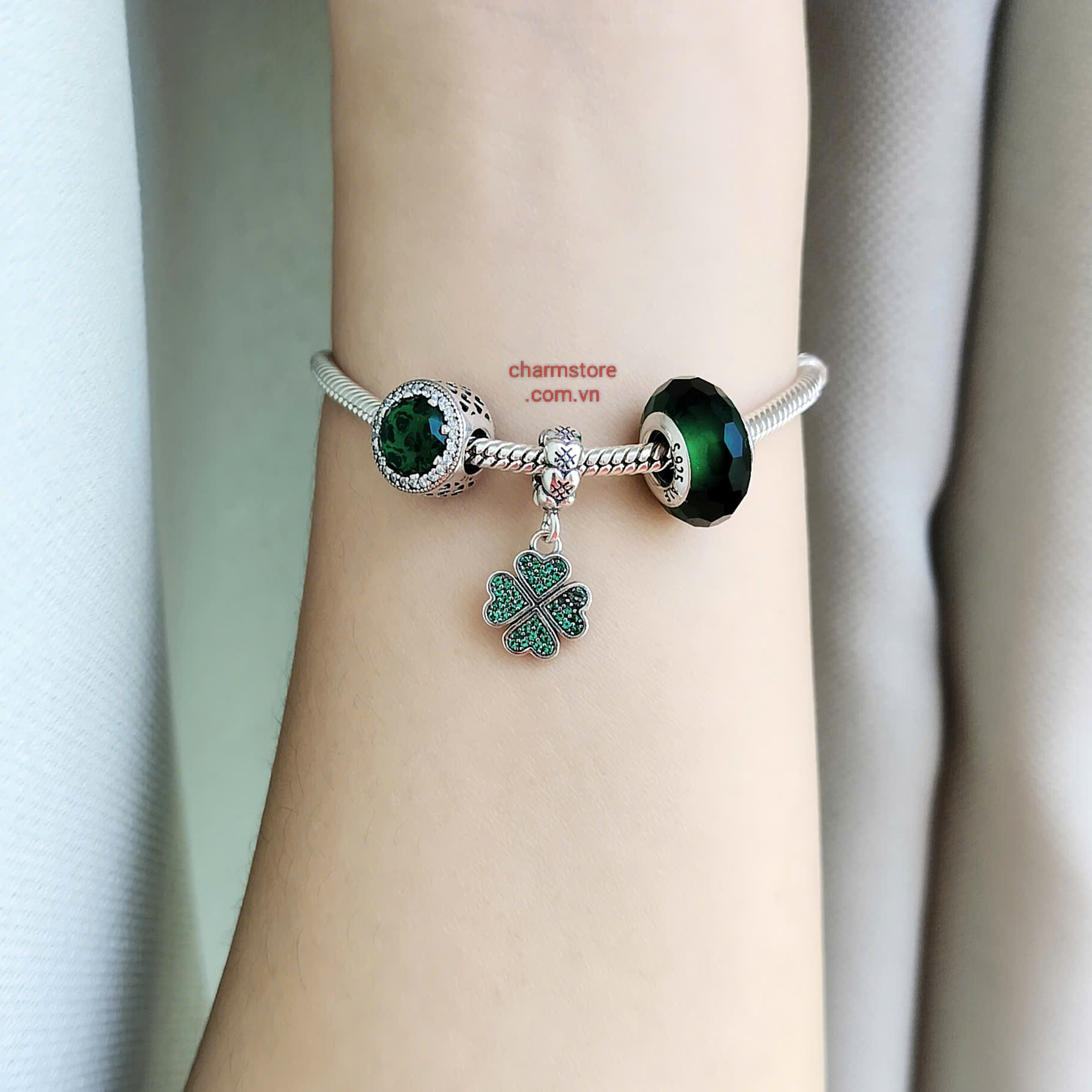 VÒNG CHARM MỆNH MỘC RADIANT TRÒN MIX CỎ 4 LÁ MM