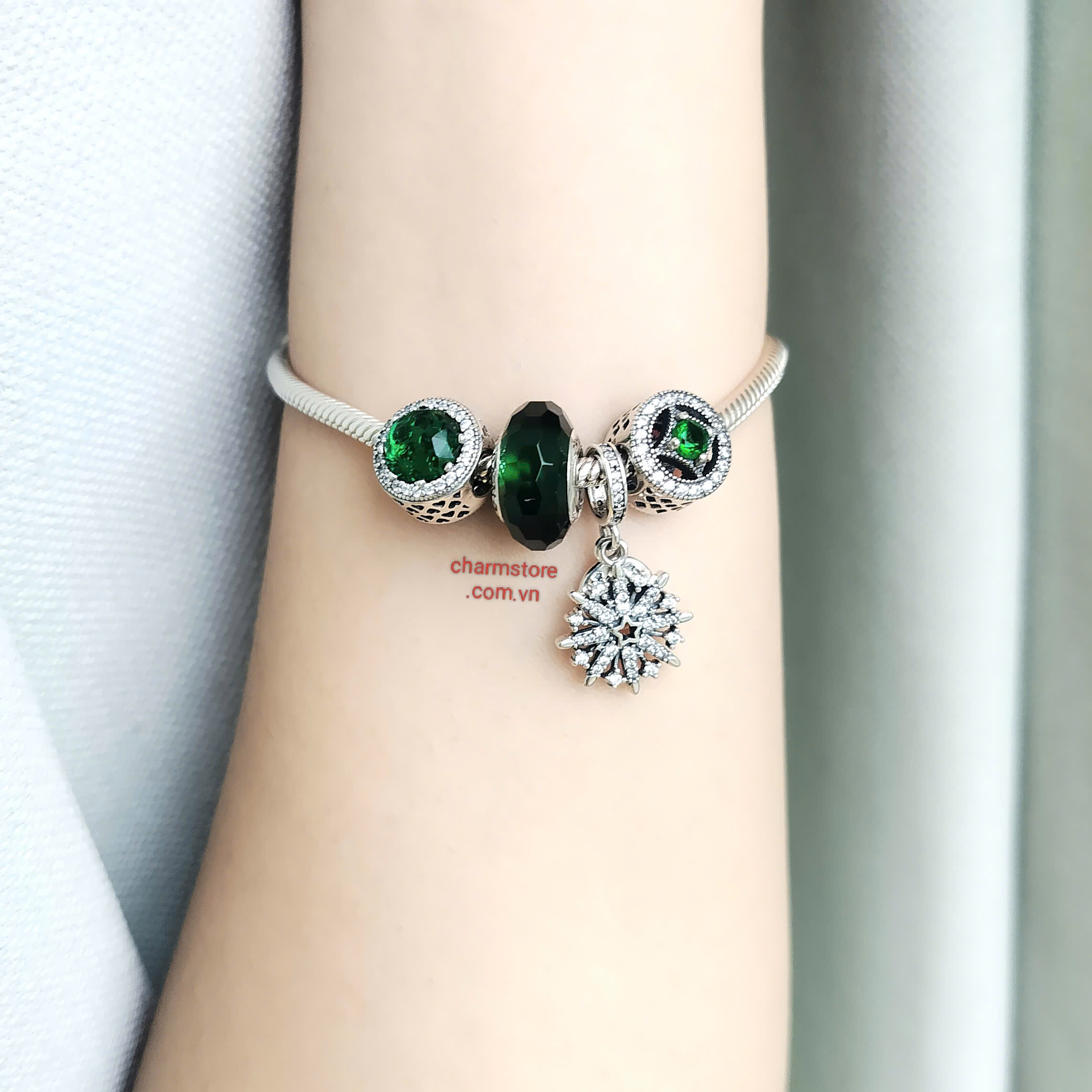 VÒNG CHARM MỆNH MỘC ĐÁ XANH MIX PHÁO HOA ĐÁ TRẮNG