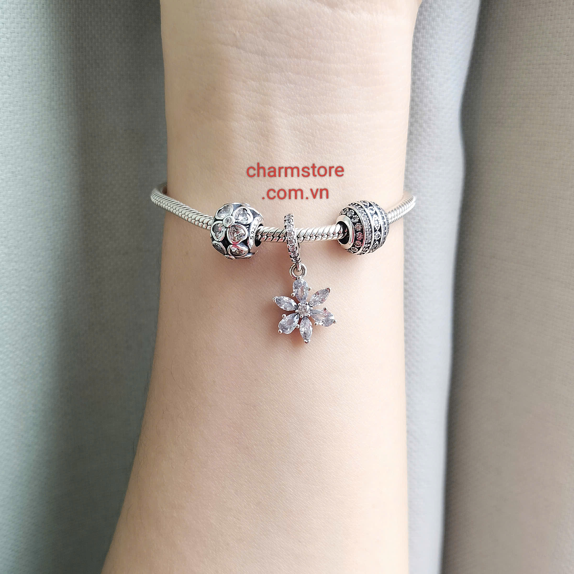 VÒNG TAY HOA CỎ 4 LÁ MAY MẮN ĐÁ TRẮNG