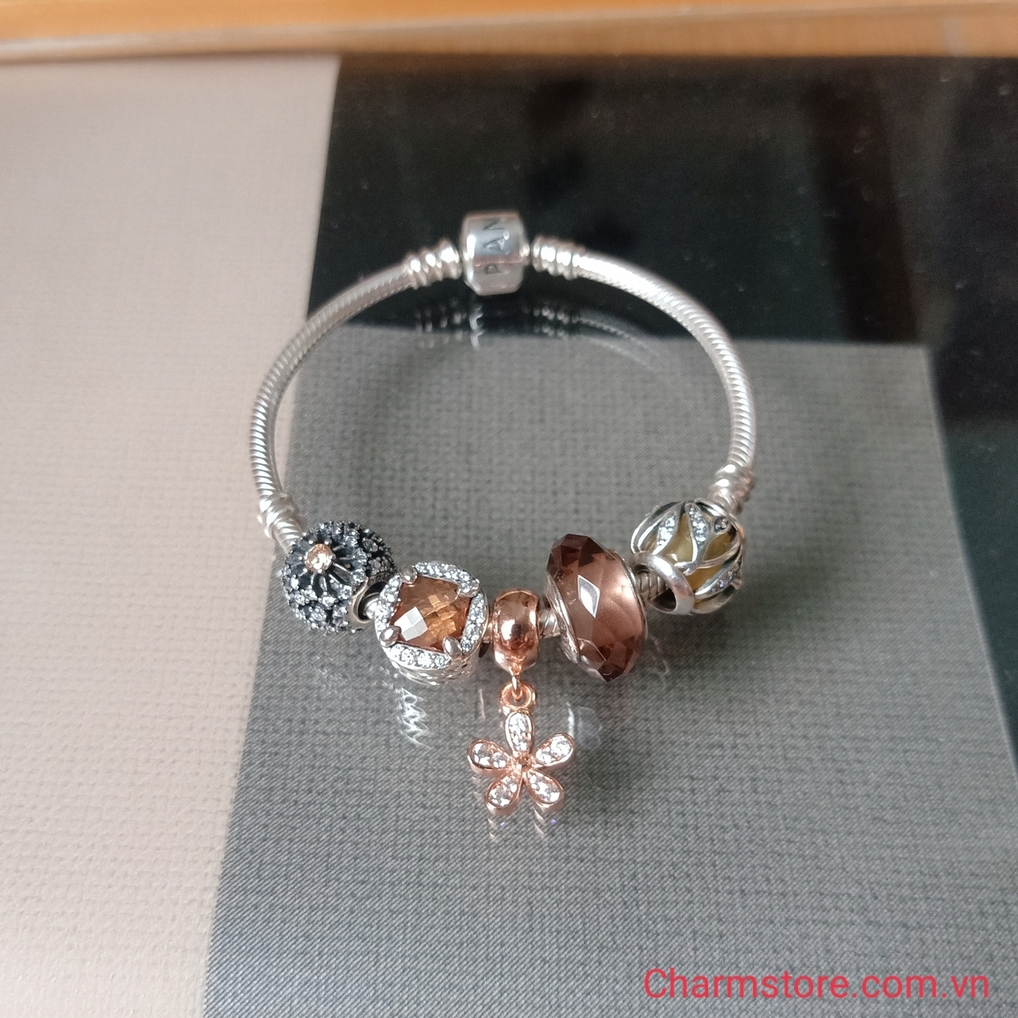 VÒNG CHARM MỆNH THỔ TREO HOA ĐÁ HỒNG TRÀ