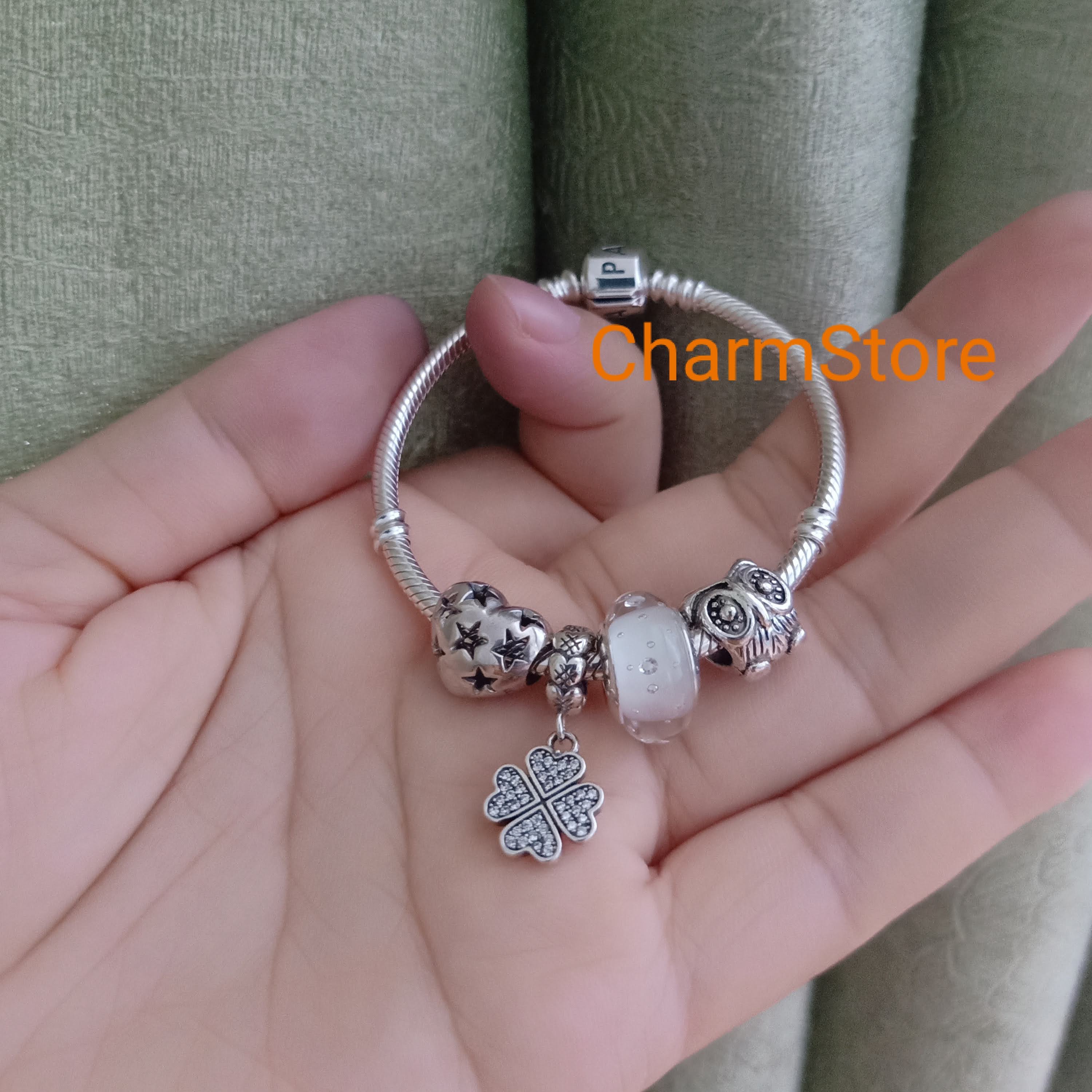 VÒNG CHARM TIM SAO RỖNG TREO CỎ ĐÁ TRẮNG