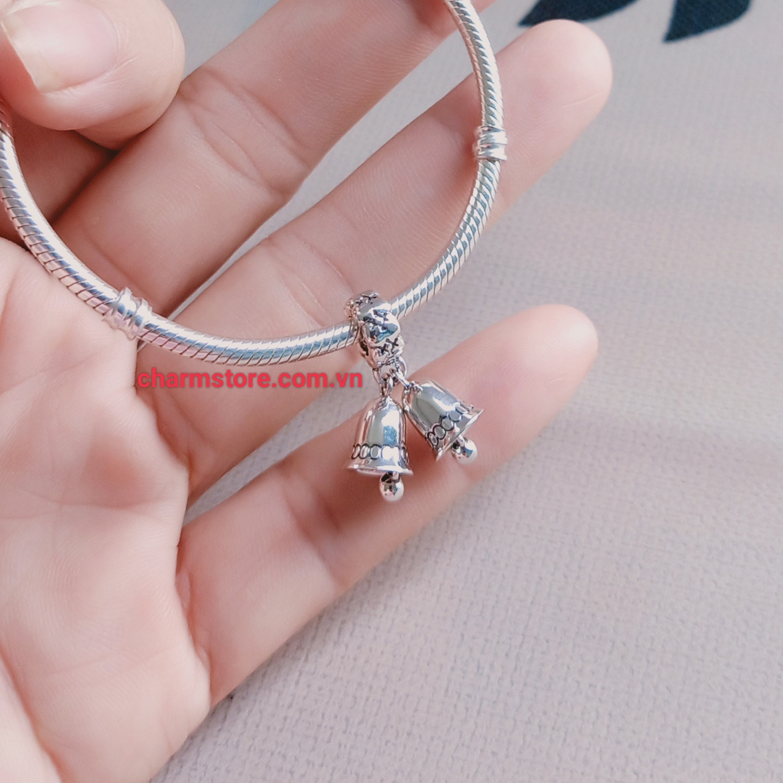 CHARM TREO ĐÔI CHUÔNG BẢN TO