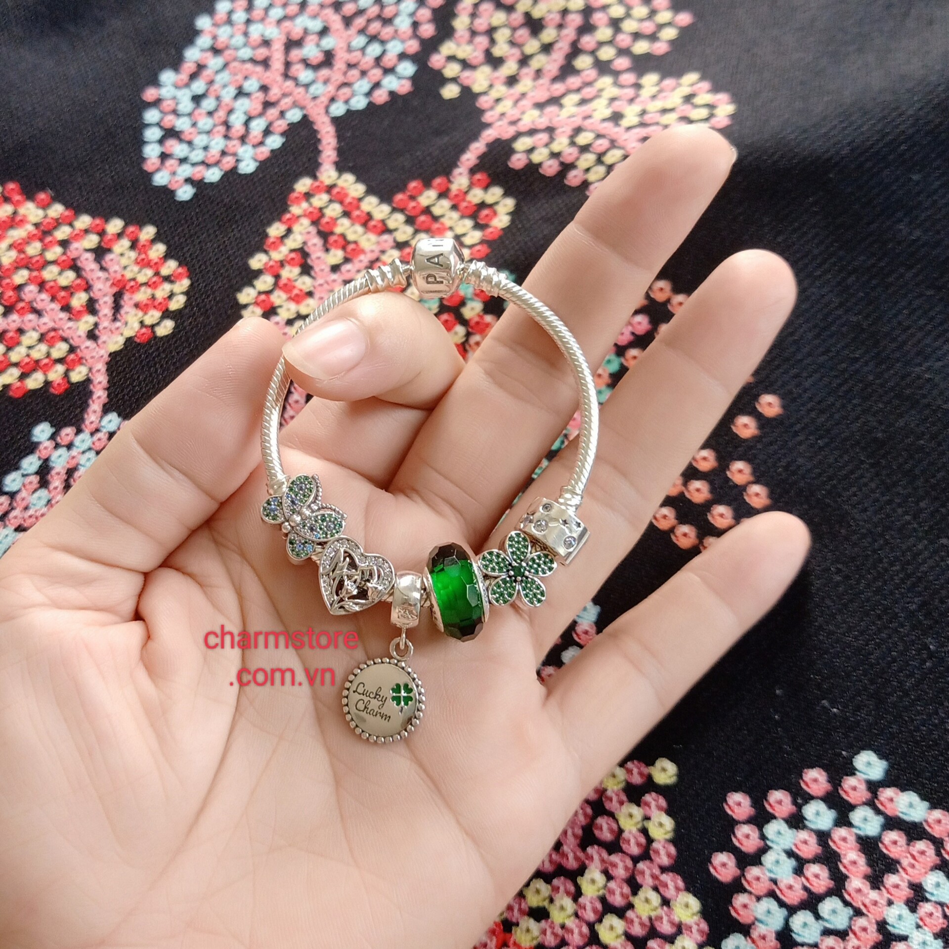 VÒNG TAY TIM "MOM" MIX HOA CÁNH BƯỚM