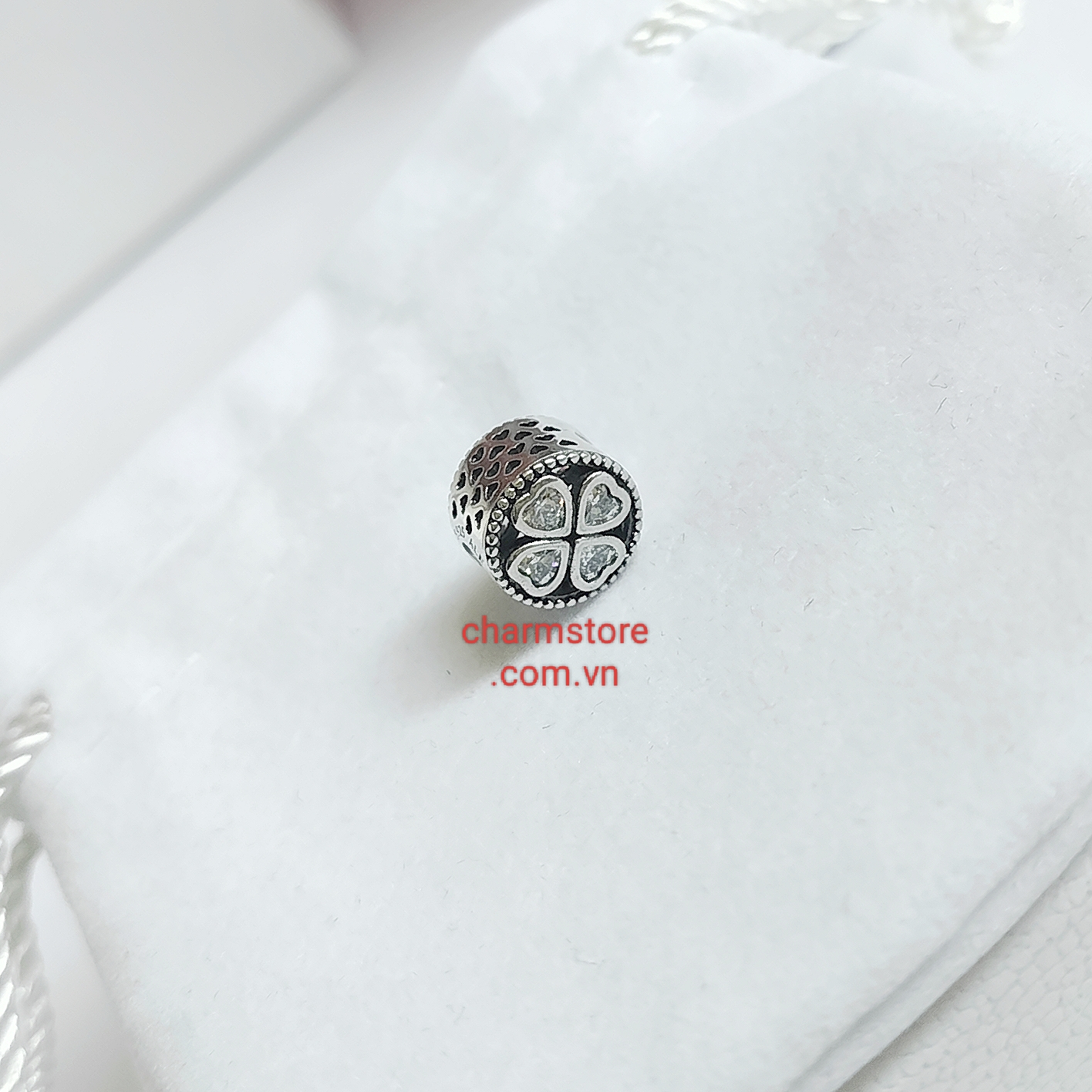 RADIANT CỎ 4 LÁ MAY MẮN ĐÁ TRẮNG