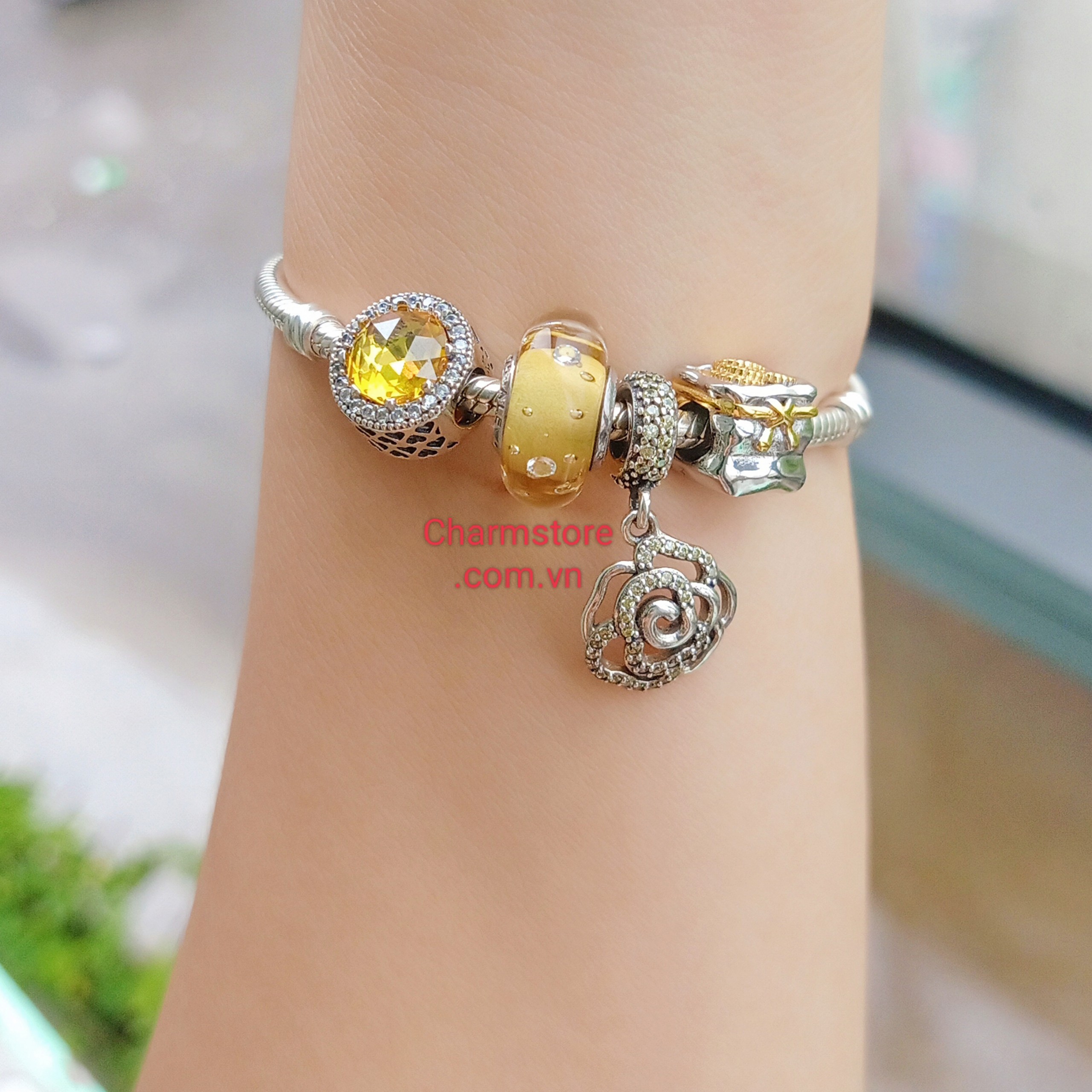 VÒNG TAY HOA HỒNG VÀNG TÌNH YÊU MIX HŨ TIỀN VÀNG
