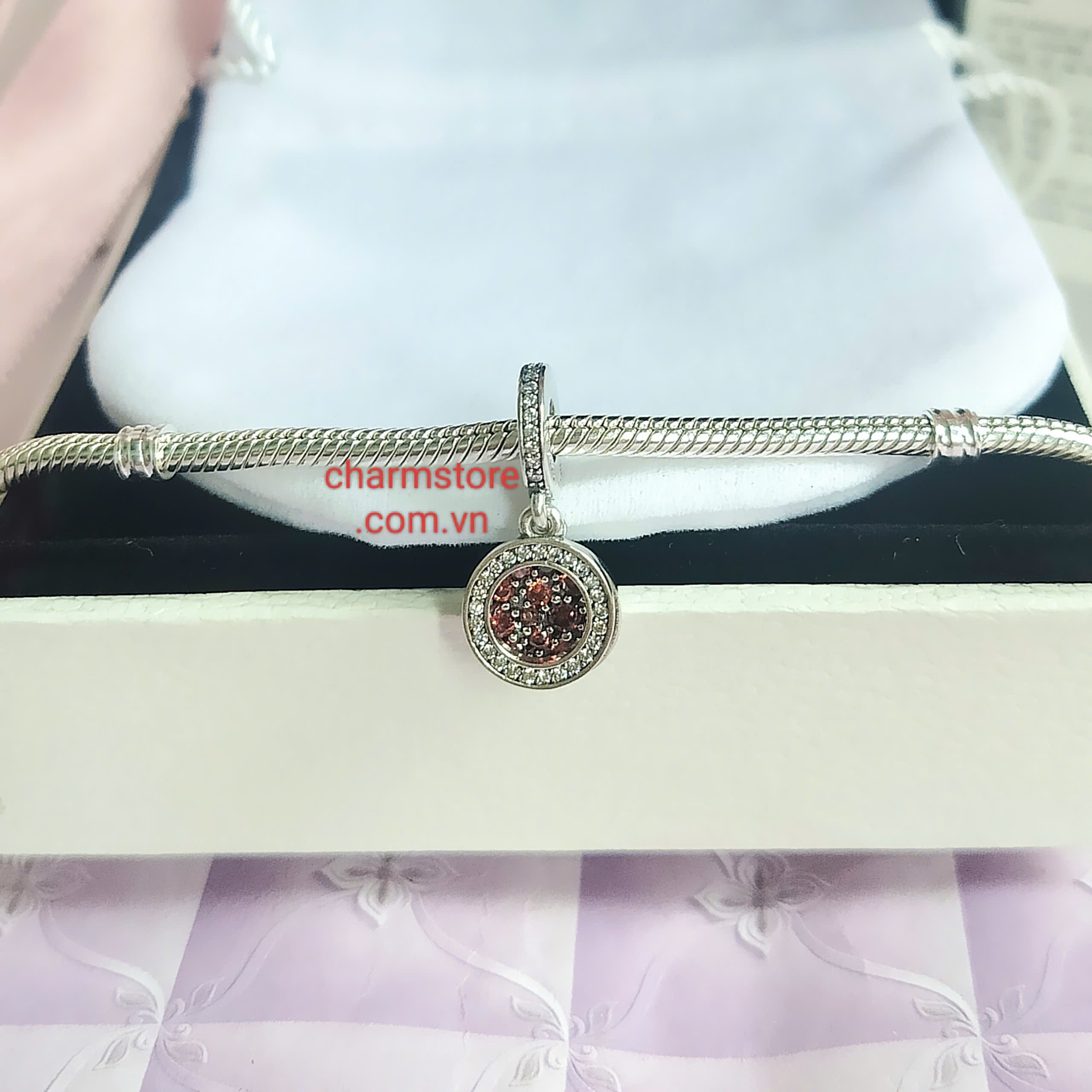 CHARM TREO ĐÔI TRÒN TÌNH YÊU VĨNH CỬU ĐÁ ĐỎ