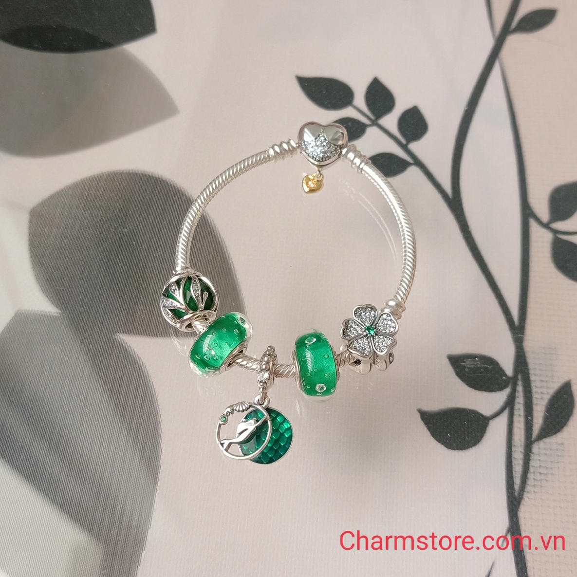 VÒNG CHARM BIỂN CẢ ĐÁ XANH LÁ