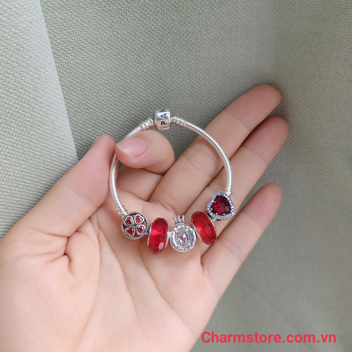 VÒNG PAN RADIANT TIM ĐỎ MIX LOGO VƯƠNG MIỆN ĐÁ TRẮNG