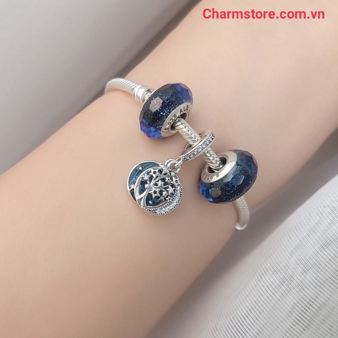 VÒNG CHARM TREO ĐÔI TRÒN CÂY SAO MAY MẮN XANH DƯƠNG