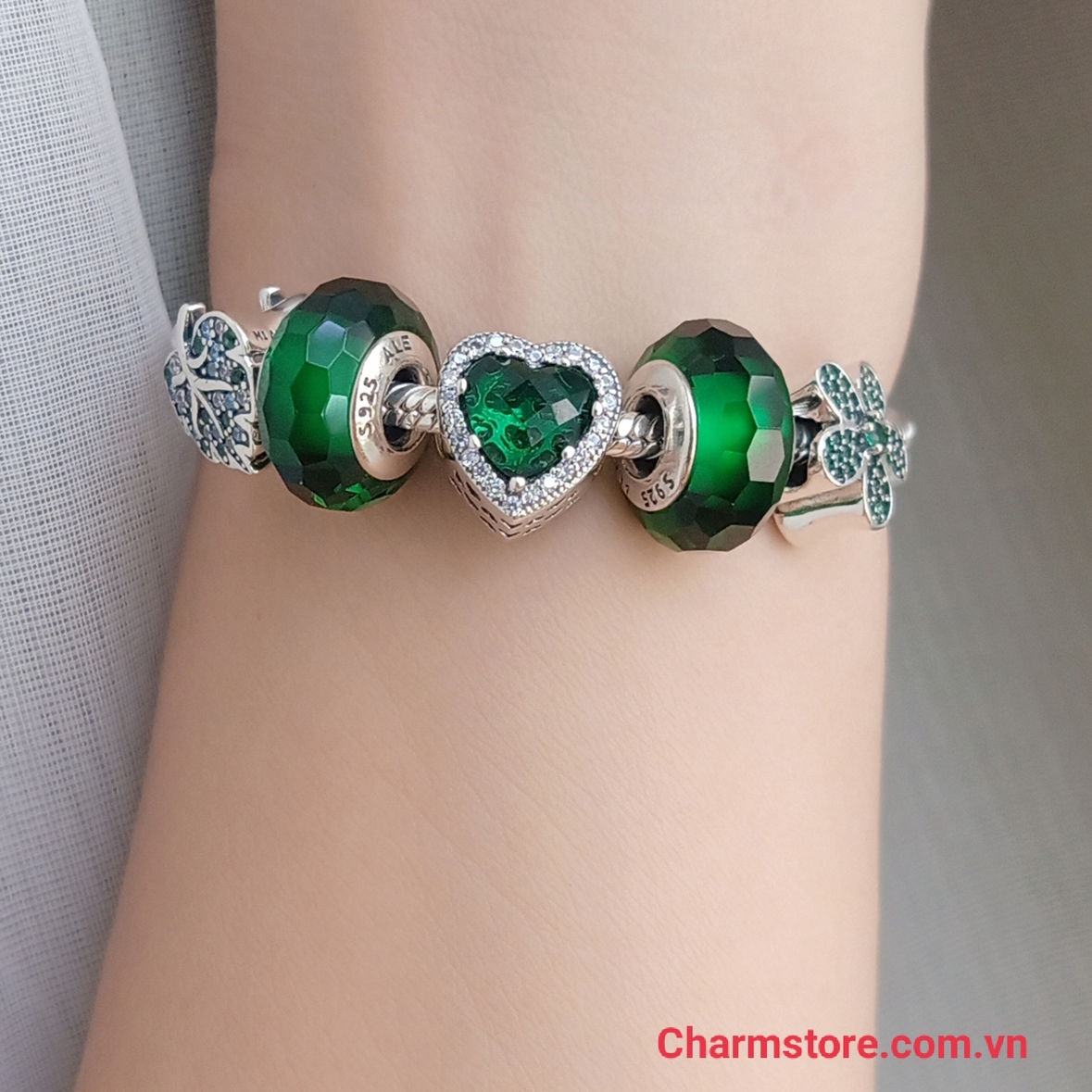 VÒNG TAY TÌNH YÊU DỊU ÊM XANH LÁ