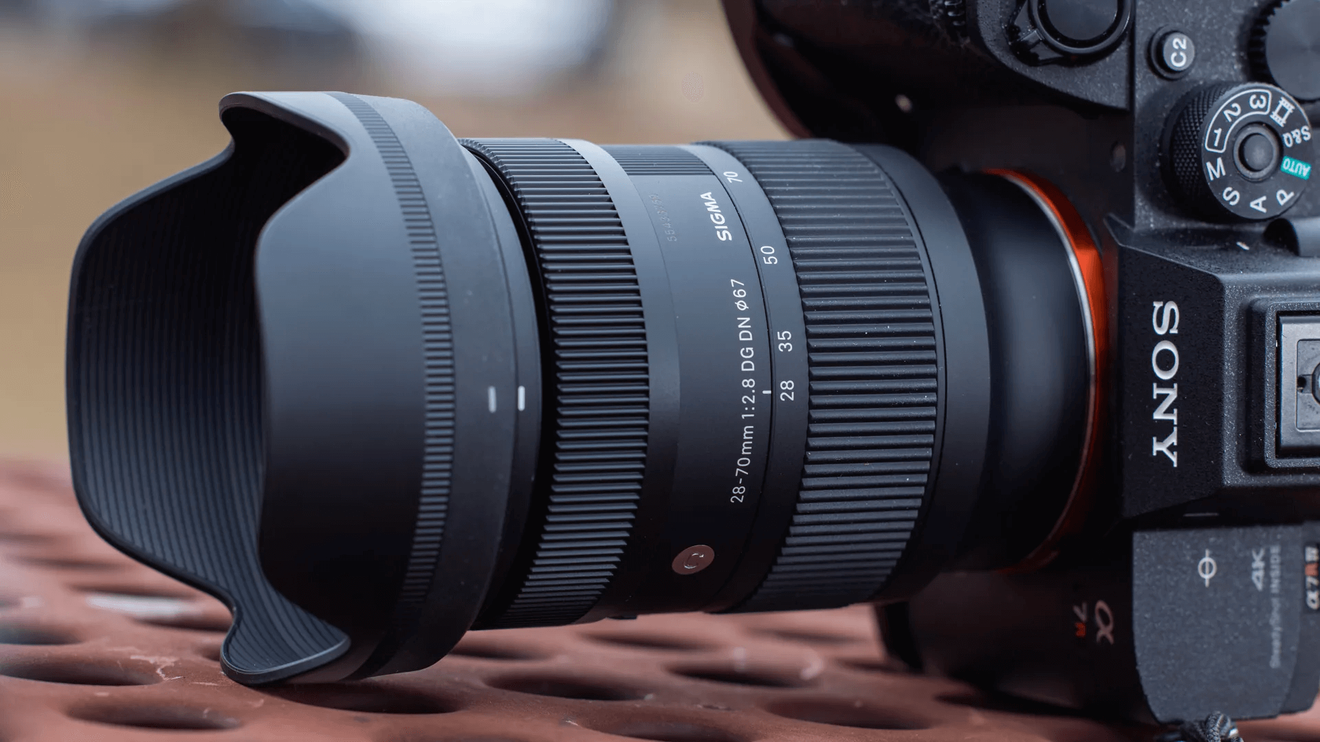 ong-kinh-zoom-da-dung-sigma-28-70mm-f2-8-lua-chon-tiet-kiem-thay-the-lens-hang