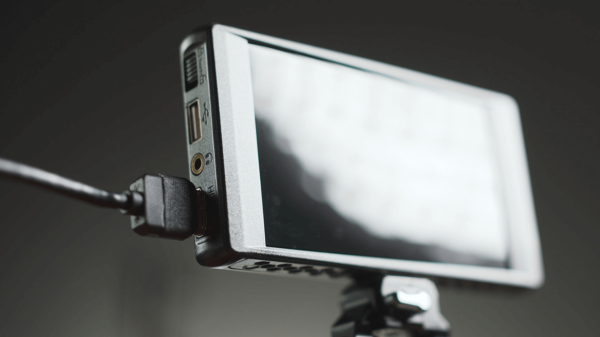 protkeys-pt6-man-hinh-monitor-chuyen-nghiep-gia-tot-cho-nha-quay-phim-2025