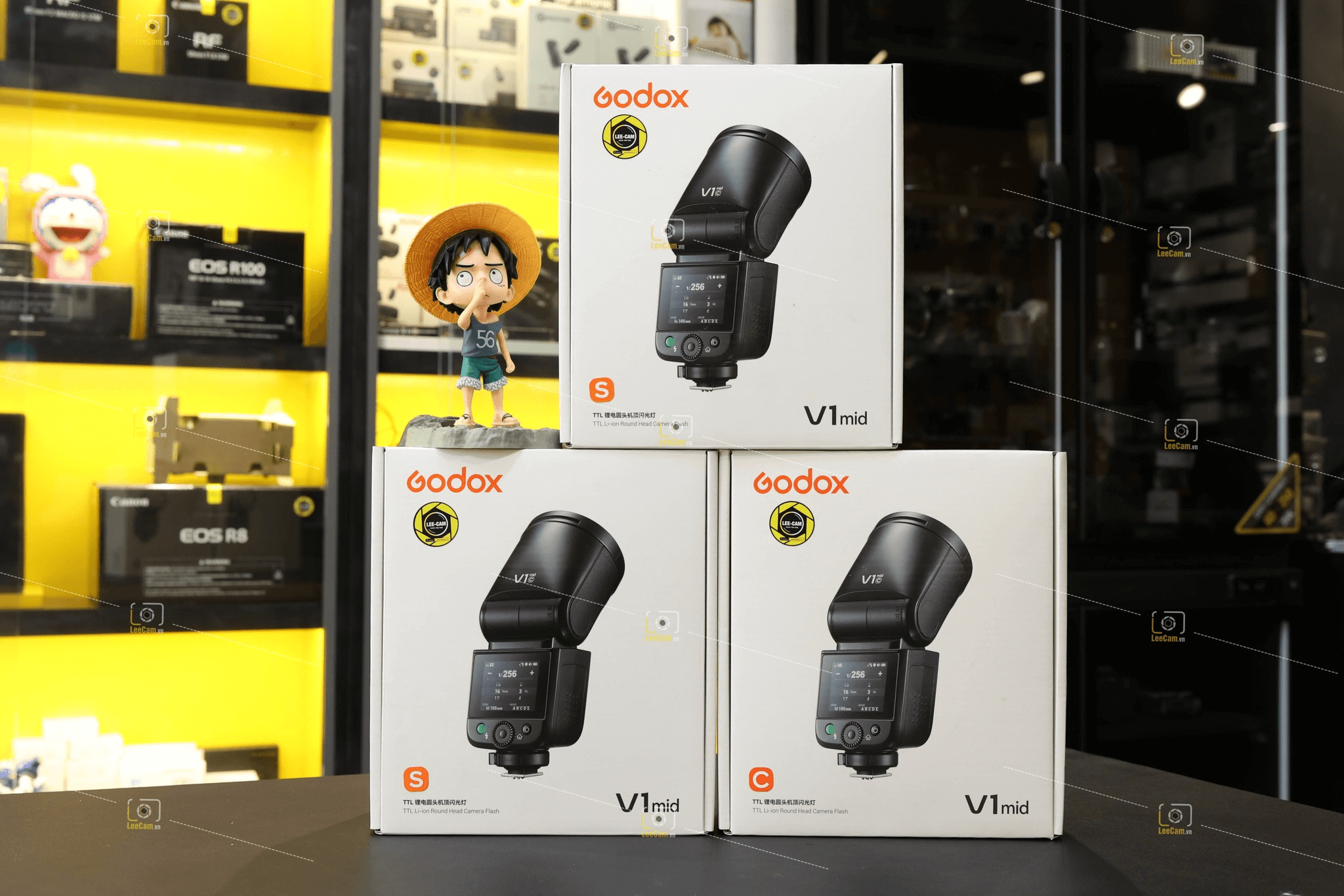 danh-gia-den-flash-godox-v1-mid-cuoc-cach-mang-anh-sang-nho-gon-tich-hop-man-hin