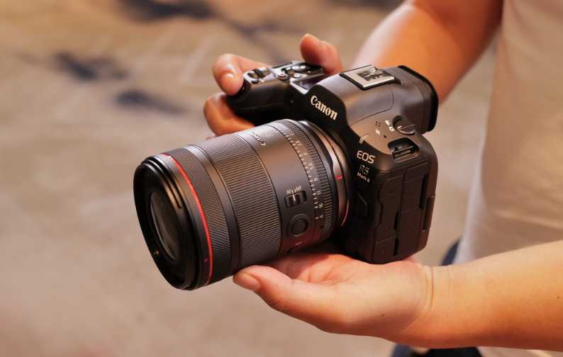canon-viet-nam-an-dinh-gia-ban-eos-r5-mark-ii-105-trieu-dong