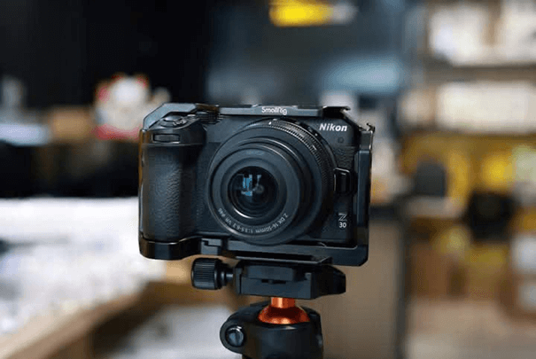nikon-z30-co-gi-hot-giai-ma-chiec-may-anh-duoc-gen-z-san-don-nhat-2025