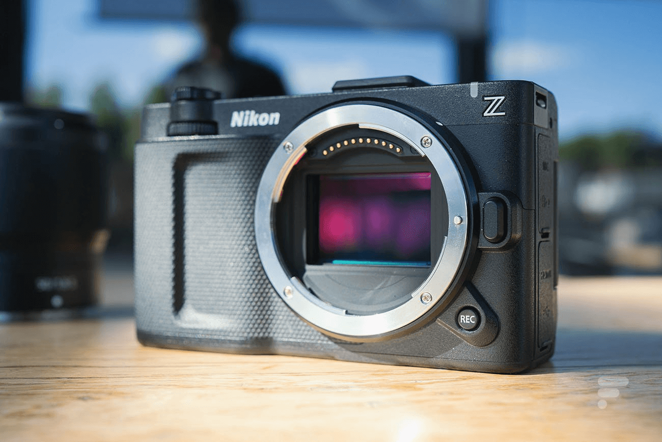 nikon-zr-moi-ra-mat