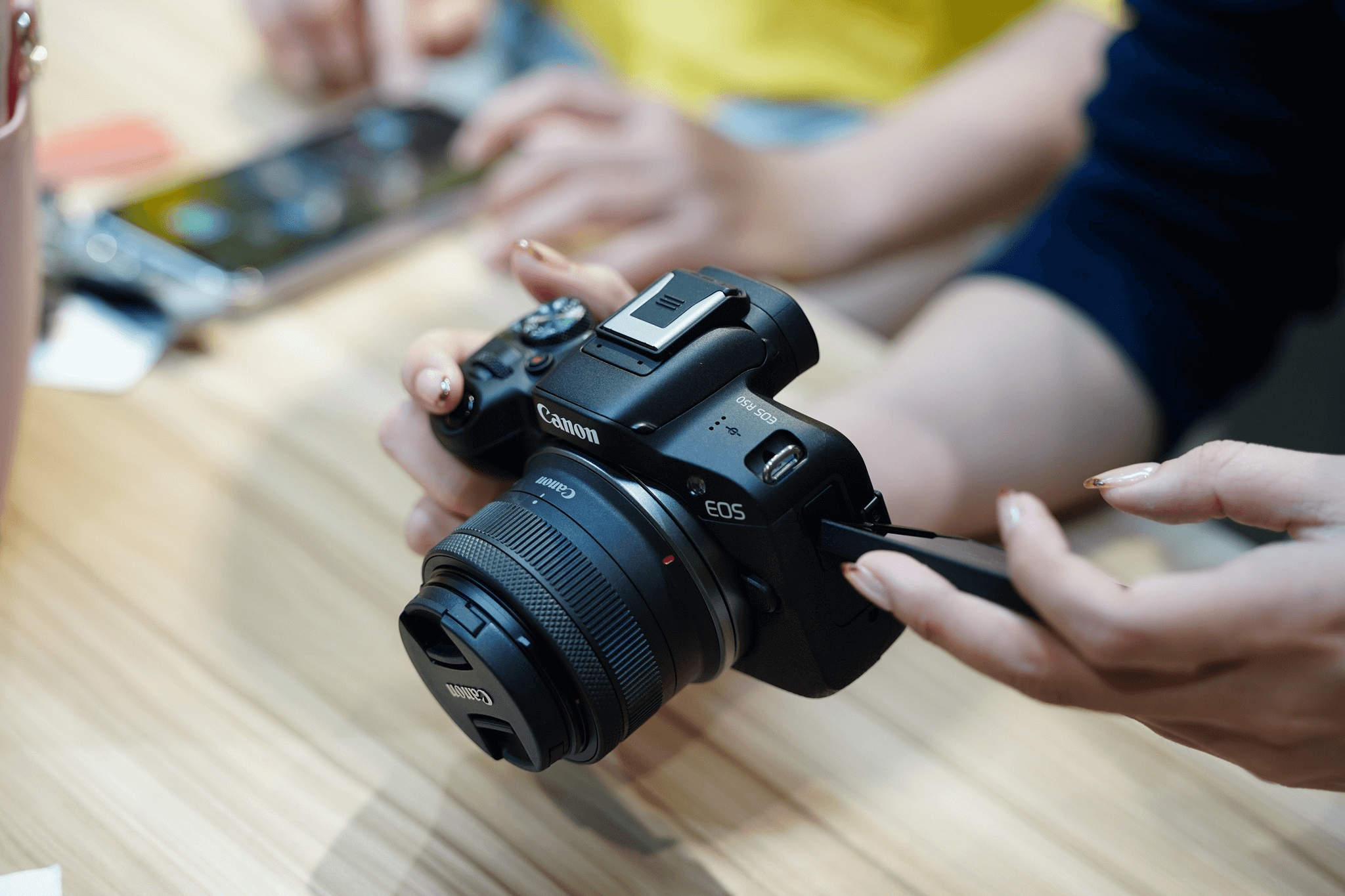 canon-eos-r50-leecam